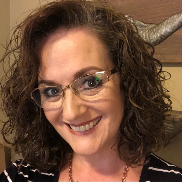 Meet your Posher, Stacey - Picture 2 of 2